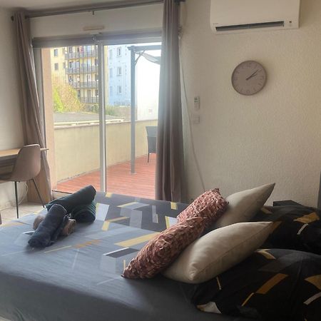 Studio Climatise Et Grande Terrasse Tarbes Centre Luaran gambar