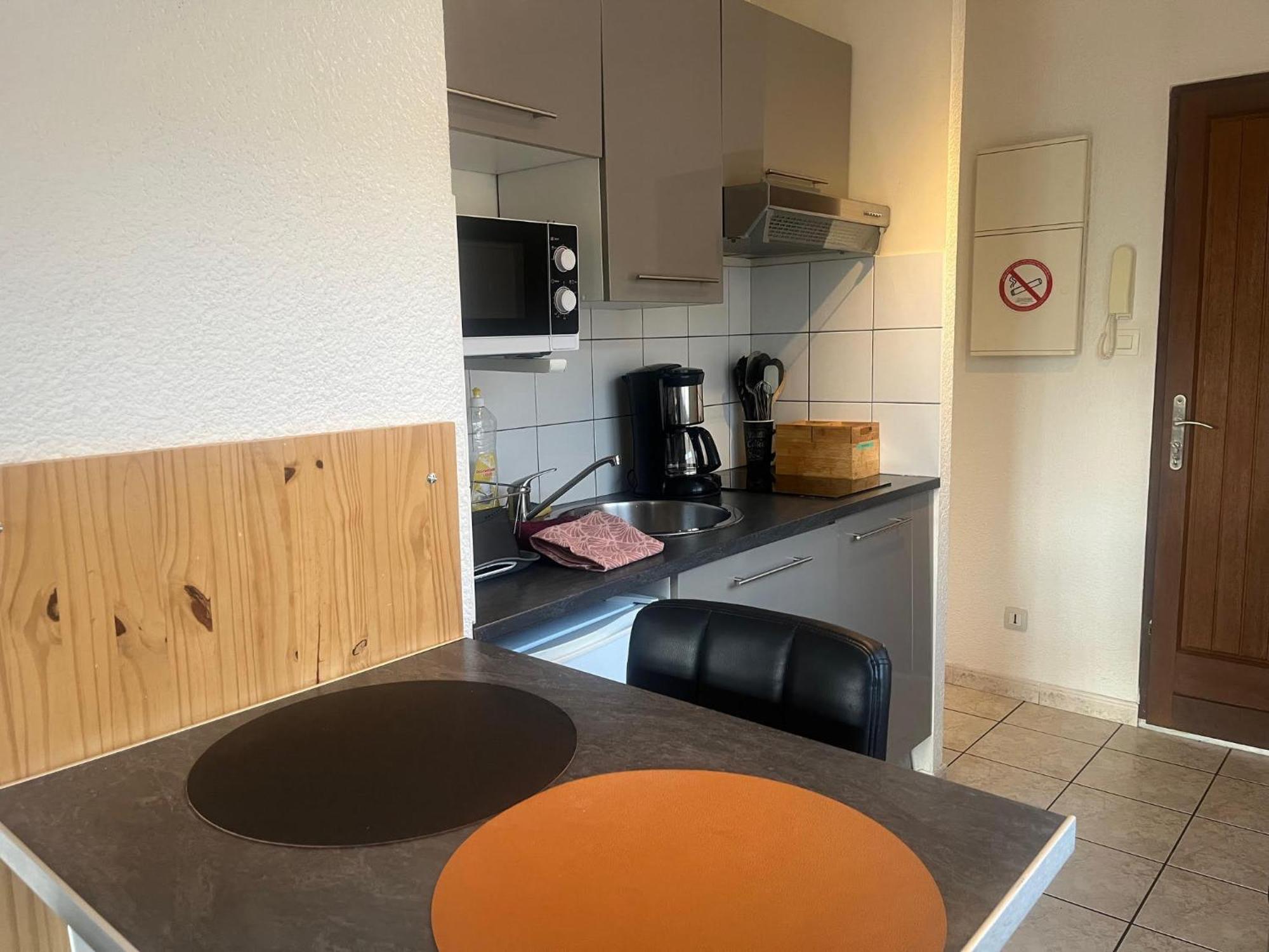 Studio Climatise Et Grande Terrasse Tarbes Centre Luaran gambar