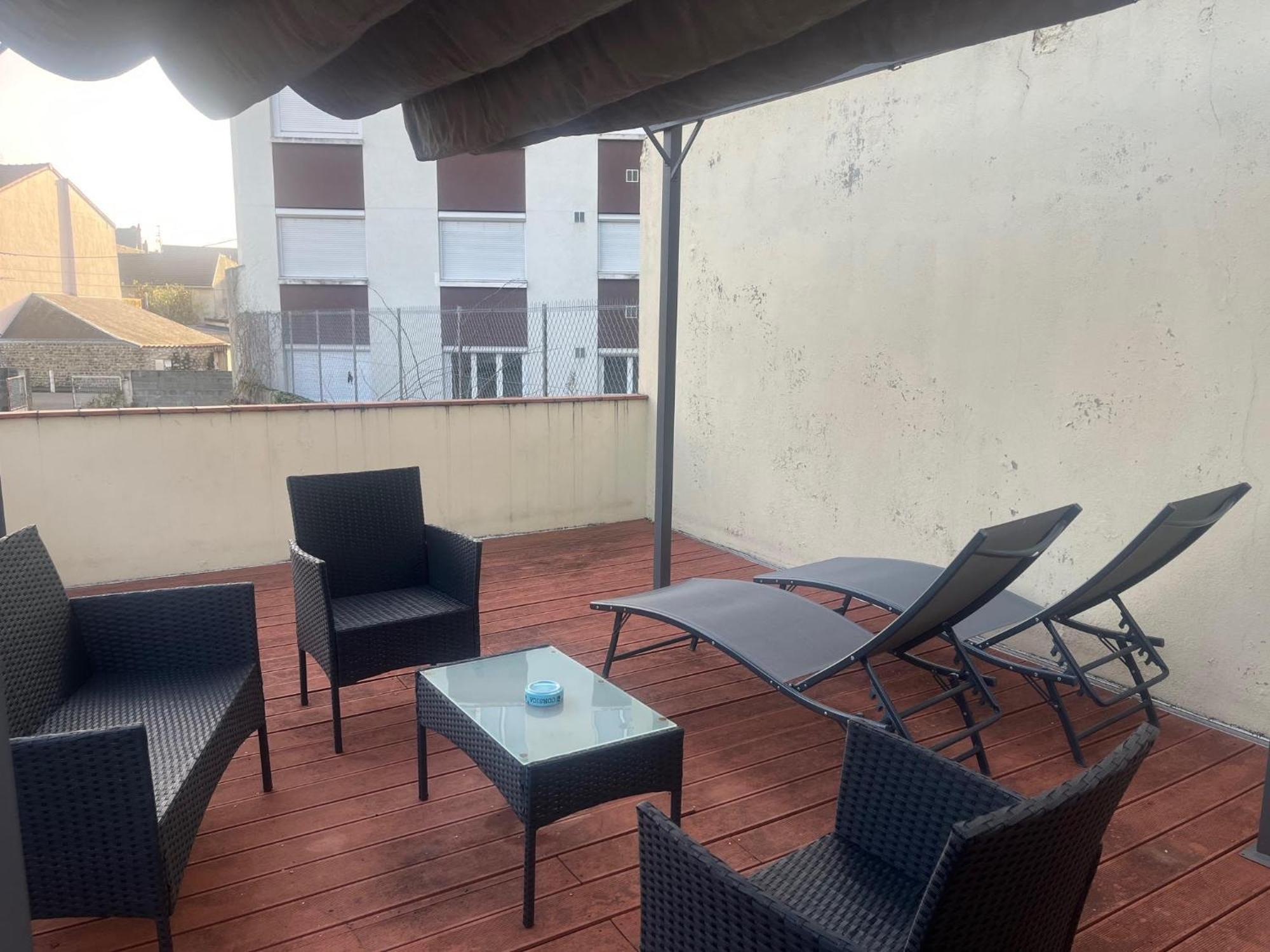 Studio Climatise Et Grande Terrasse Tarbes Centre Luaran gambar