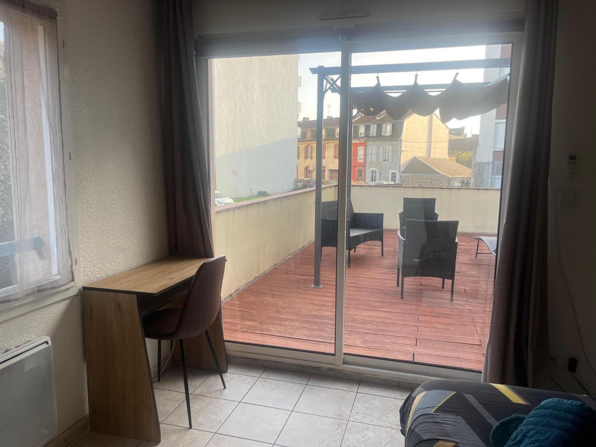 Studio Climatise Et Grande Terrasse Tarbes Centre Luaran gambar