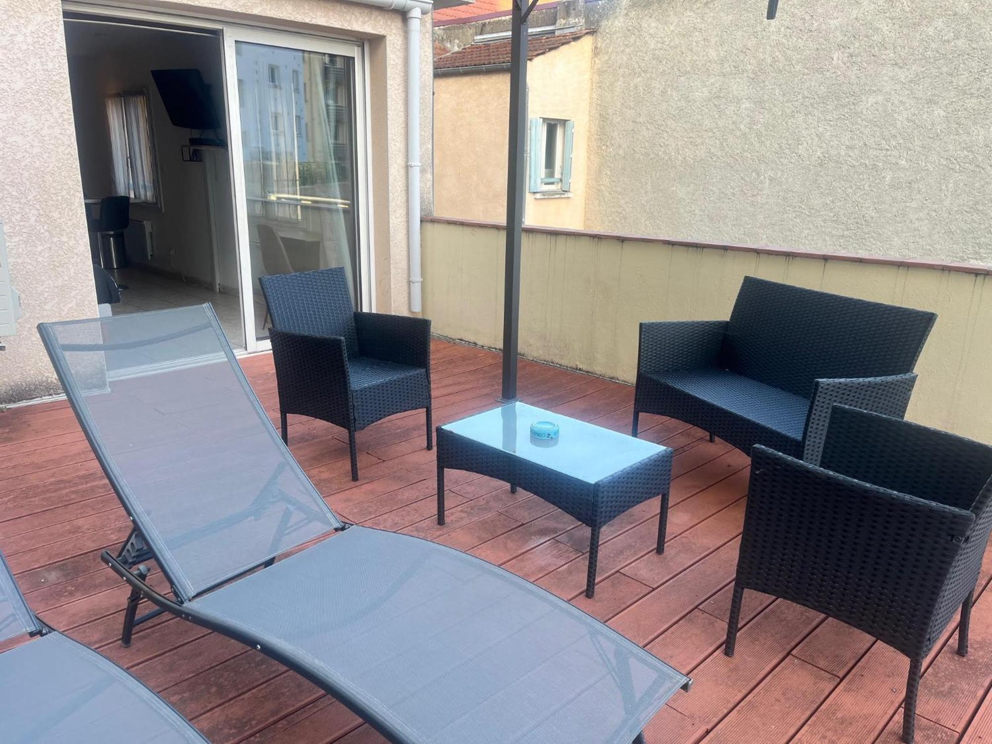 Studio Climatise Et Grande Terrasse Tarbes Centre Luaran gambar
